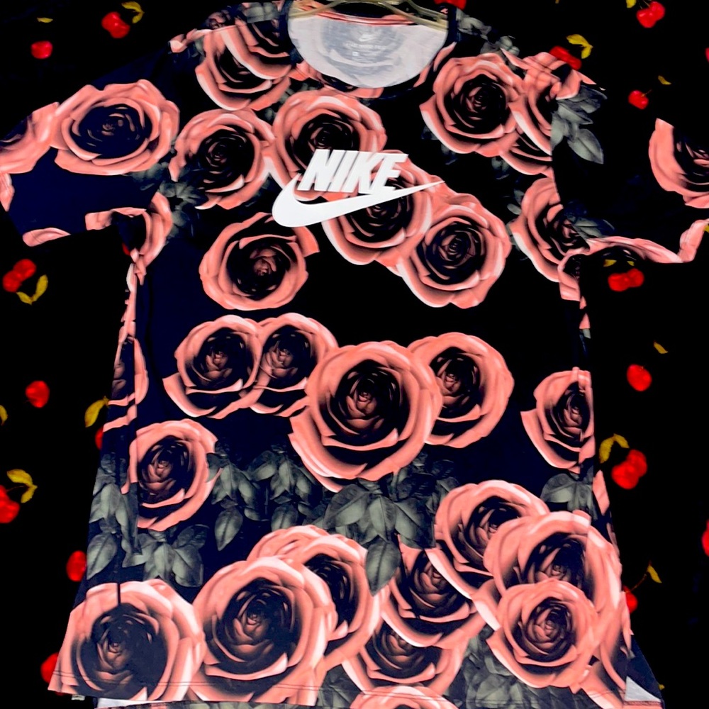 Rare men’s Nike shirt with roses.Size XL.             Never worn,kept in closet.